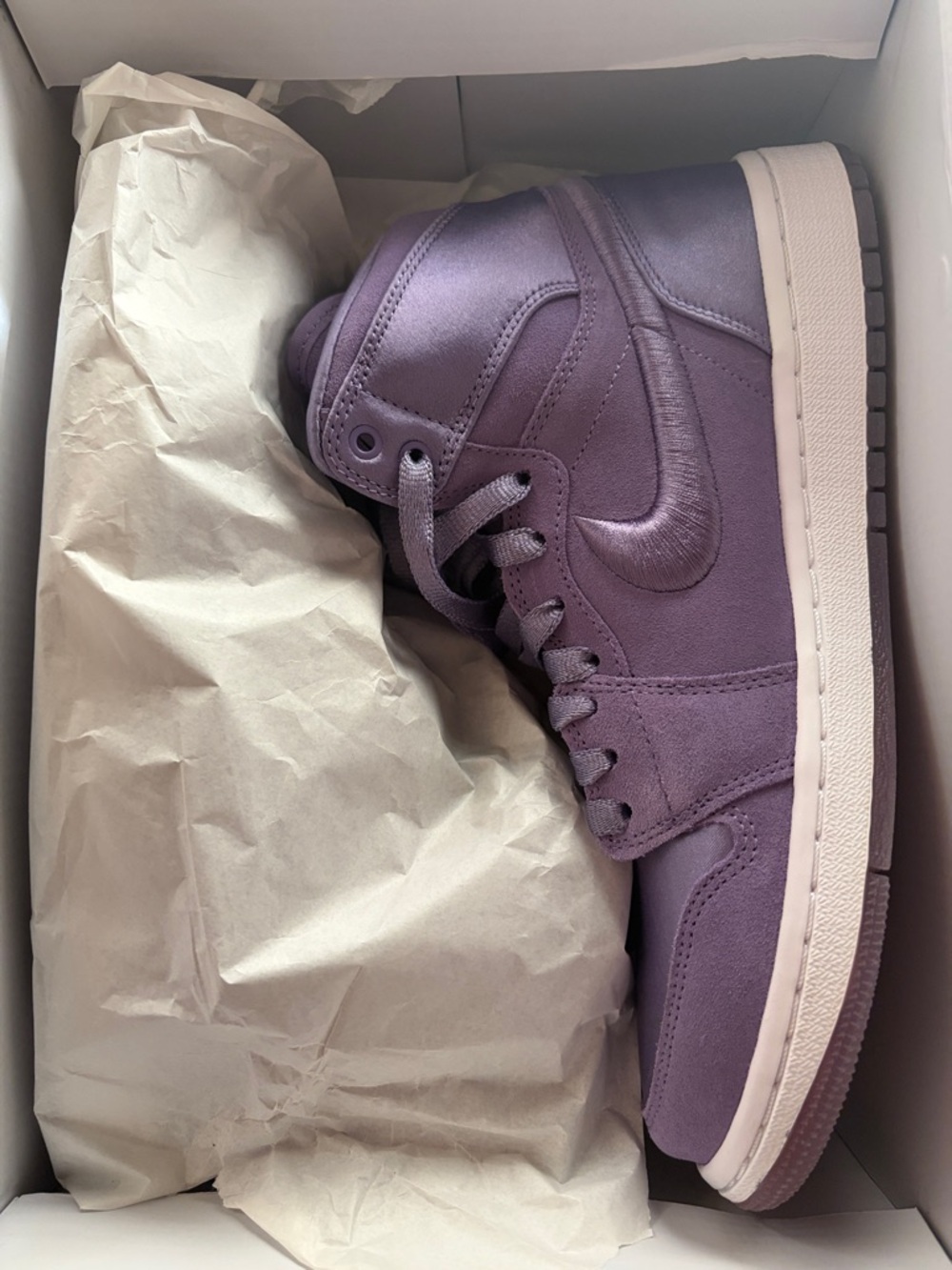 Lavender nike Jordan 1 Retros nwt new in box - Picture 2 of 5